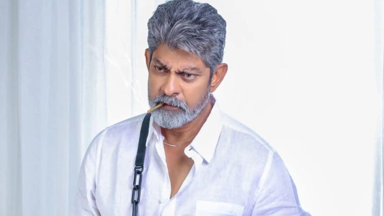 Sandhya Theatre Incident: బాధిత కుటుంబాన్ని పరామర్శించా.. పబ్లిసిటీ చేయలేదు: జగపతి బాబు