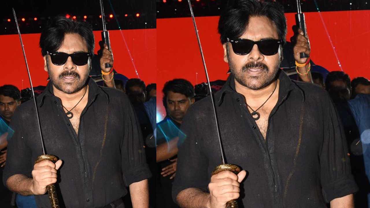 OG : పవన్ కల్యాణ్‌ ఏం ధరించాడో గమనించారా..?