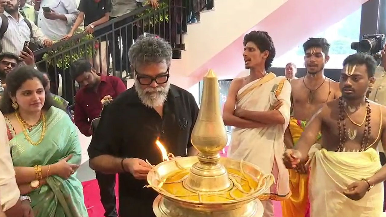 Sukumar: రాజమండ్రిలో సుకుమార్ సందడి.. పుష్ప-3పై కీలక అప్డెట్ ఇచ్చిన డైరెక్టర్..