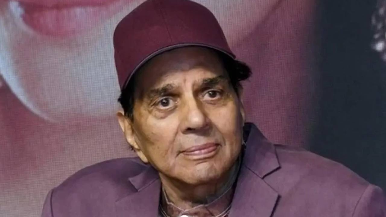 Dharmendra: ఆసుపత్రిపాలైన బాలీవుడ్ నటుడు ధర్మేంద్ర.. ఆందోళనలో ఫ్యాన్స్